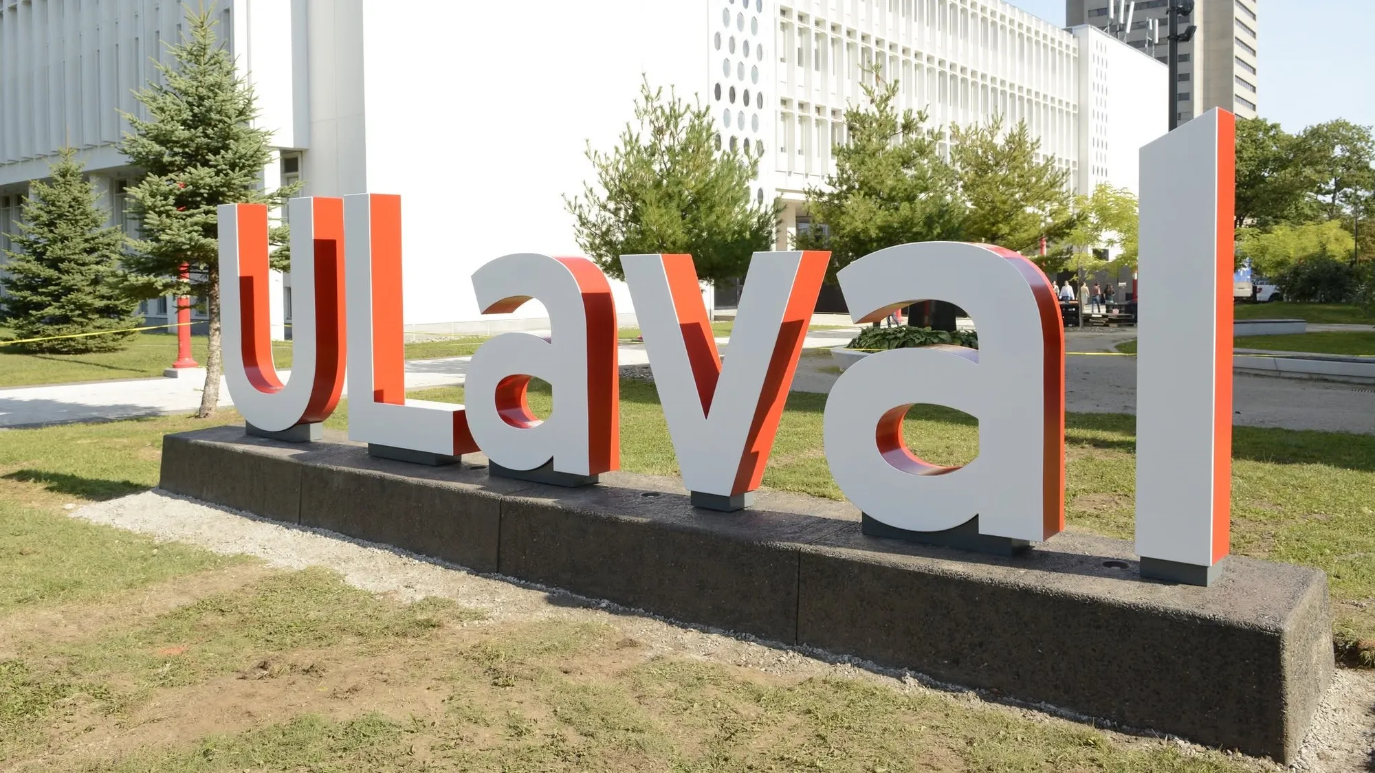 ULaval Sign on campus